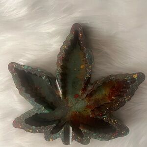 These are my multiple colored 🍁 ashtrays I currently have one of each!